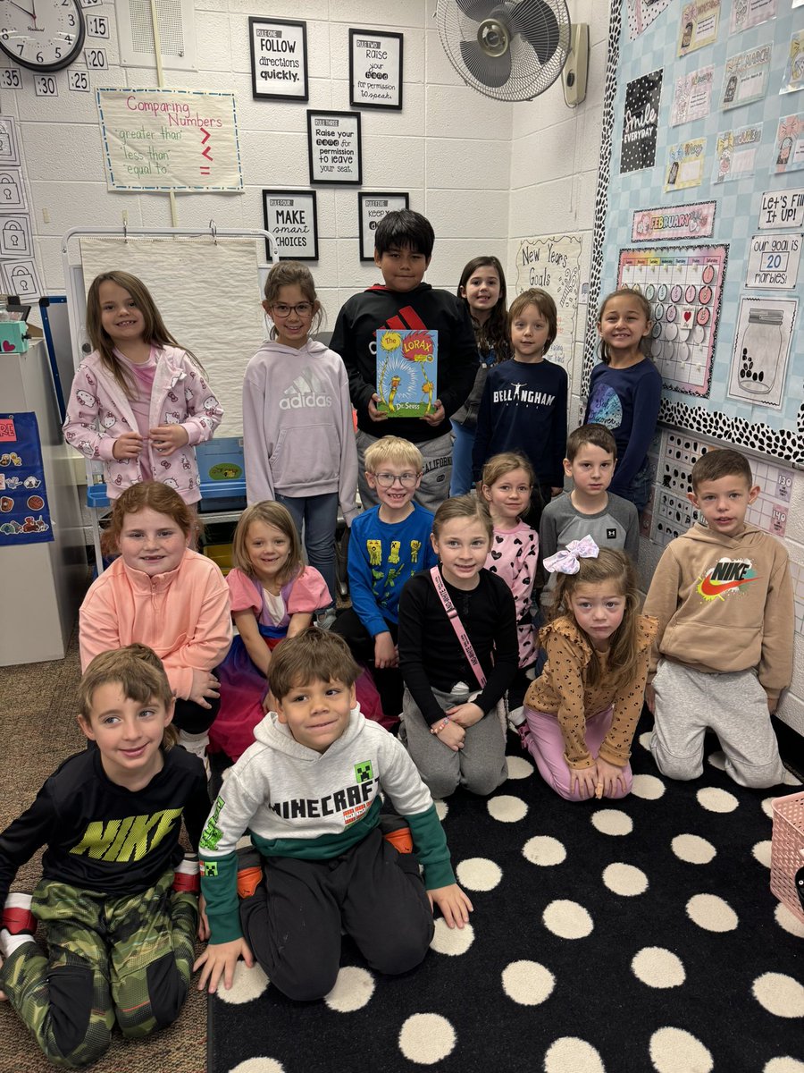 dclingingsmith1's tweet image. Jhonny saved his star bucks to read to our class today! He did a great job!! ❤️ #starexperience #guestreader #enjoytheview @VV_Voyagers @VVHumphries5