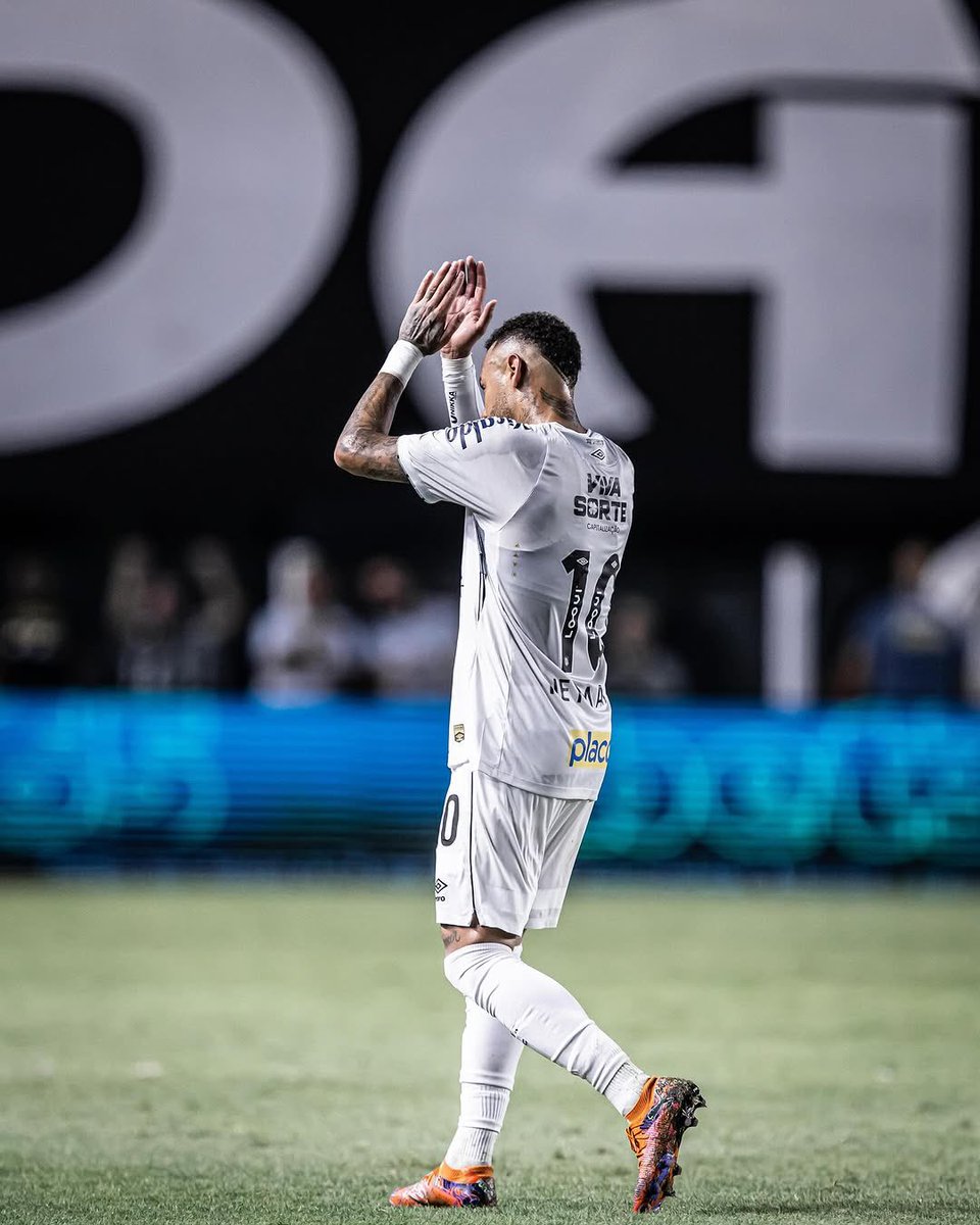 neymarjr's tweet image. Grande vitória ontem, continuar melhorando pra termos mais chances de alcançar nossos objetivos!!! 🤍🖤