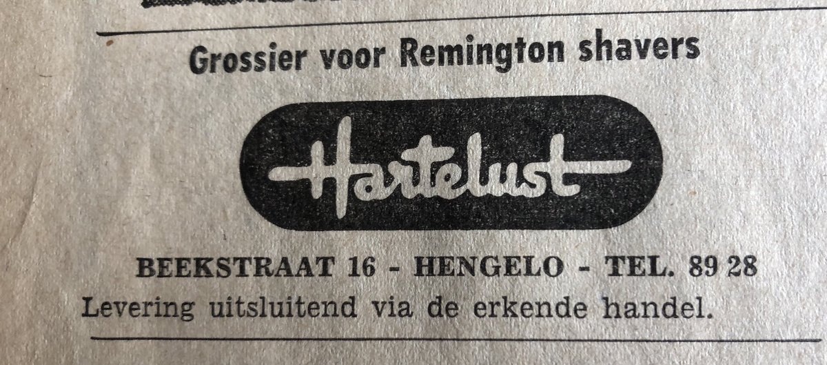 Uit De Twentsche Courant van 27 november 1962; deze advertentie van deze winkel, op de plek tegenover <a href="/museumhengelo/">Museum Hengelo</a> (in de zoektocht naar advertenties van verdwenen ondernemingen).