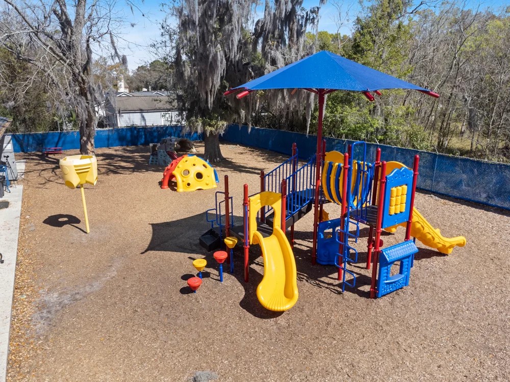 ProPlaygrounds's tweet image. This project involved installing the Ditch Plains play structure with integrated shade and a two-bay swing set. We also added a Climb and Discover Cave, Sand Spot table and seat, Logan’s Dome, and a Merry Go Cycle.
#theplaygroundexperts #playgrounds #proplaygrounds