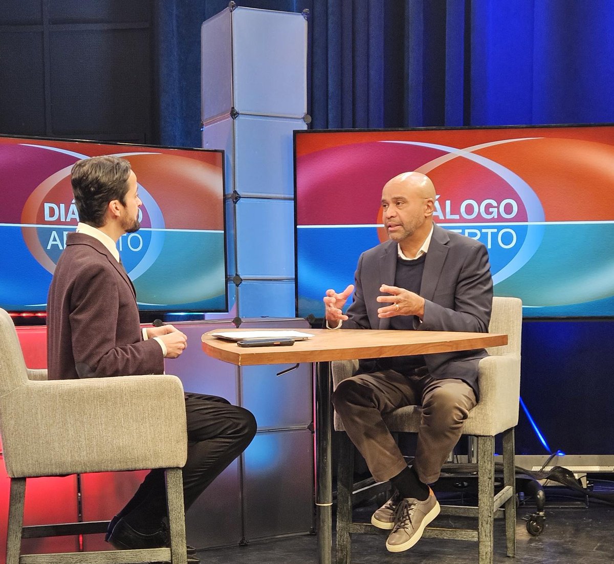 Comisionado de <a href="/NYCHousing/">NYC Housing</a> <a href="/AdolfoCarrion/">Adolfo Carrión, Jr</a>  con <a href="/JavierEGomez1/">Javier E. Gomez</a> en <a href="/BxDialogo/">DialogoAbierto</a> -Habló de cómo estamos construyendo y preservando viviendas para hacer de NY no solo un lugar más asequible, sino el mejor lugar para criar una familia. ¡Atentos al segmento en  <a href="/BronxnetTV/">BronxNetTV</a> este viernes!