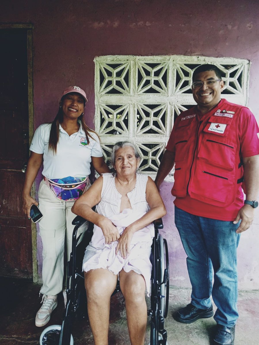 Yoyi Fernández (@yoyifernandezu) on Twitter photo Voluntarios de <a href="/CruzRojaPanama/">Cruz Roja Panameña</a> entregan una silla de ruedas gracias a nuestro donante <a href="/gazyw/">Gazy Waked</a> gracias por confiar sus donaciones al movimiento de ayuda humanitaria más grande del planeta Voluntarios de <a href="/CruzRojaPanama/">Cruz Roja Panameña</a> entregan una silla de ruedas gracias a nuestro donante <a href="/gazyw/">Gazy Waked</a> gracias por confiar sus donaciones al movimiento de ayuda humanitaria más grande del planeta
