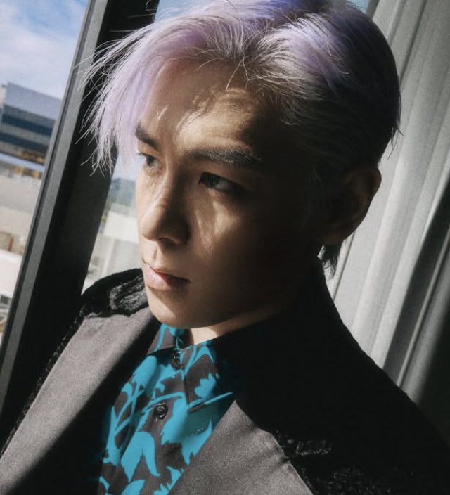 iloveuchoitop's tweet photo. 하… 봄여갈겨 후 머리색 빠져서 걍 백발~보라빛 은발 이엇을때 너무 리즈엿는데 음방을 못 뛰어서 평생화가남 진짜화나진짜제2의리즈였어 혹시 오빠 두피만괜찮다면머리내리고백발해줘ㅠ https://t.co/08BokUfKtx