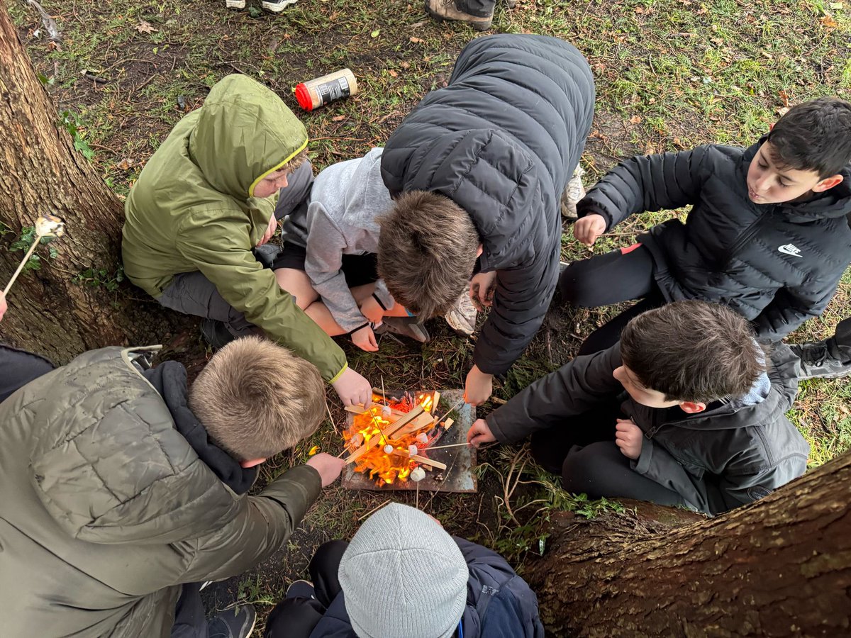 pondparkp7's tweet photo. Fun in the forest this morning 🔥🌲⛺️ https://t.co/J4so4OAMSg