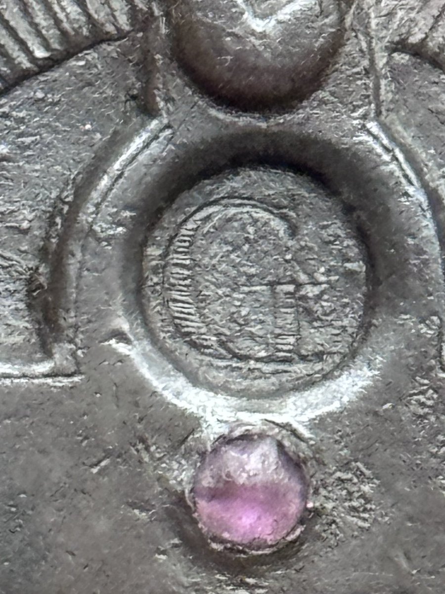 whitegoldsword's tweet photo. In the #Soane collection of #Napoleonic coins at his house at Lincoln’s Inn Fields is a lone #Masonic plaque. The symbolism is as followed-
A pair of compasses and set-square are overlaid in the tradition Masonic arrangement. Beneath is a level which contains the letter G. In #Freemasonry this depicts #Geometry or #God, the ‘Grand Geometrician of the Universe’. In Masonic lodges of the past the letter G was either positioned at the centre of the lodge in either a #BlazingStar or suspended from the lodge ceiling. In the centre is a plumb line with two squares either side. The one of the right could be the Book of Sacred Law on which the Mason swears his oath- this is the #Bible if he is Christian, the #Torah if Jewish, the #Quran if Muslim etc.
The symbol of the left is that of a past Master- Euclid’s 47th Proposition. This symbol appeared on the frontispiece of James Anderson’s ‘Constitutions of the Free-Masons’ of 1723
Behind the symbols is a blaze, all set within a floral surround.
@SoaneMuseum