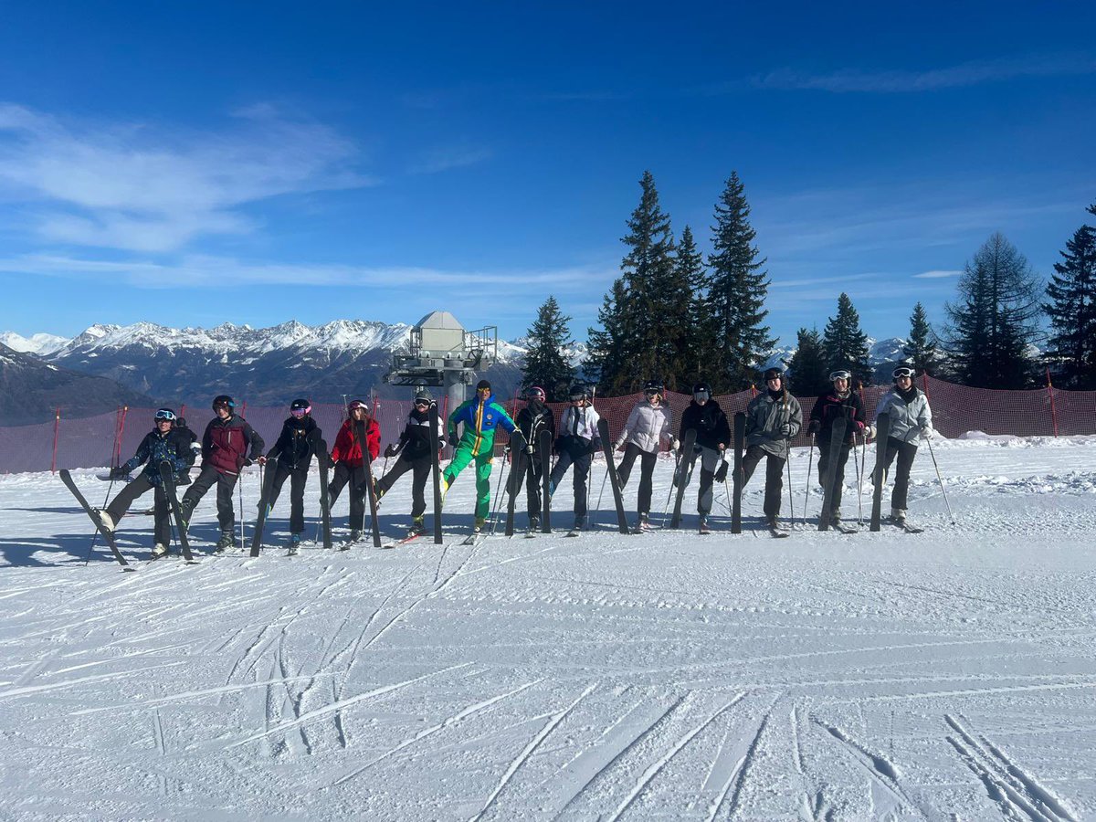 SJP Ski tweet media