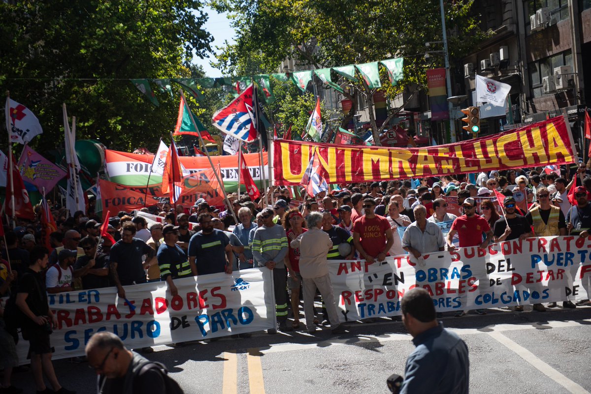 PITCNT1's tweet photo. 📣PARO General Parcial

Hacia una estrategia de desarrollo nacional
La única forma de cambiar esta realidad es con unidad, solidaridad y lucha 🤝

▫️En solidaridad con los gremios en conflicto
▫️Contra la persecución antisindical
▫️Por trabajo, salario y derechos

PIT-CNT https://t.co/5hHvU6InZC