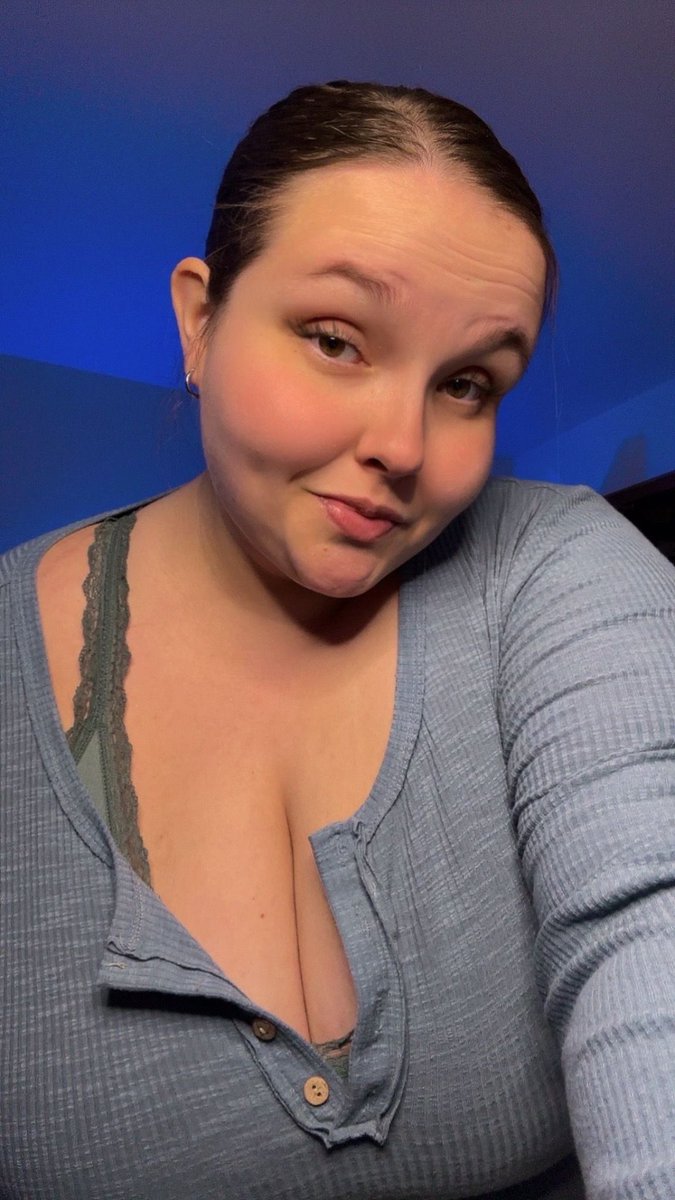 glazedabby's tweet photo. Not sure if anyone cares on here but i just turned 21 😭 https://t.co/OqHh4wpSgb
