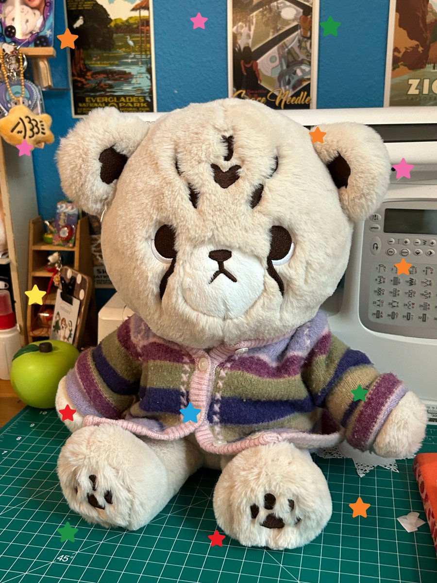 nctyofstars's tweet photo. cheetah lee fits a sweater i used to wear as a baby 😭😭 https://t.co/AXnVrfbd7i