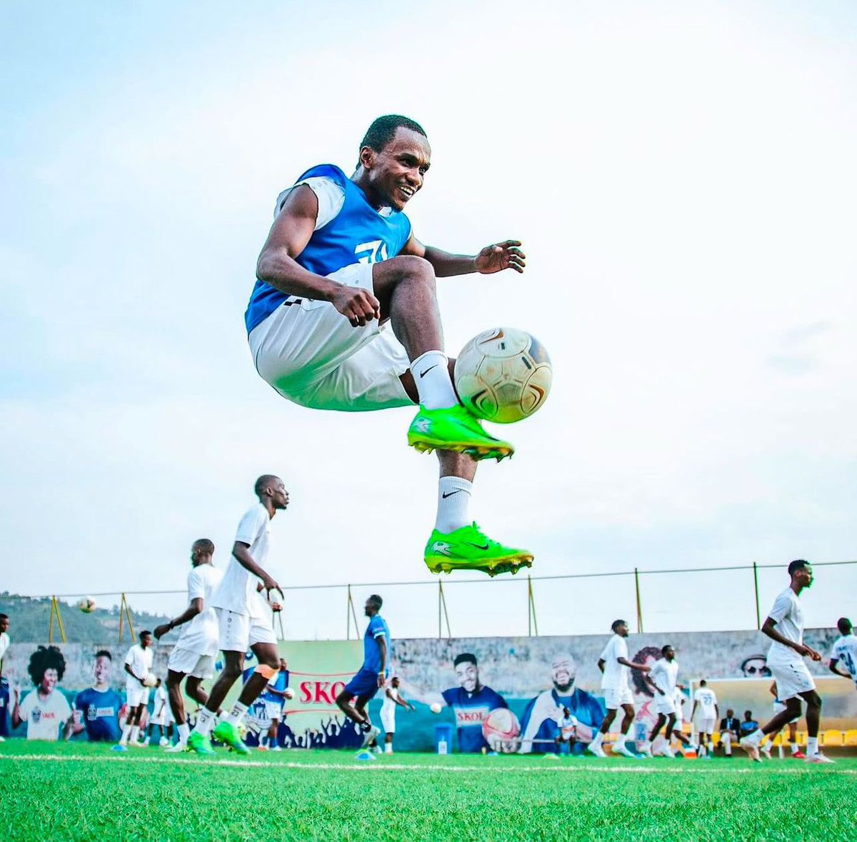 ISHUSHOTV's tweet image. Nyuma y’ibiganiro byakomeje guhuza impande zombi SKOL yemereye amakipe ya Rayon Sports kwitoreza ku kibuga cyo mu Nzove.

#ishushotvsports #ishushotv #freshandfun