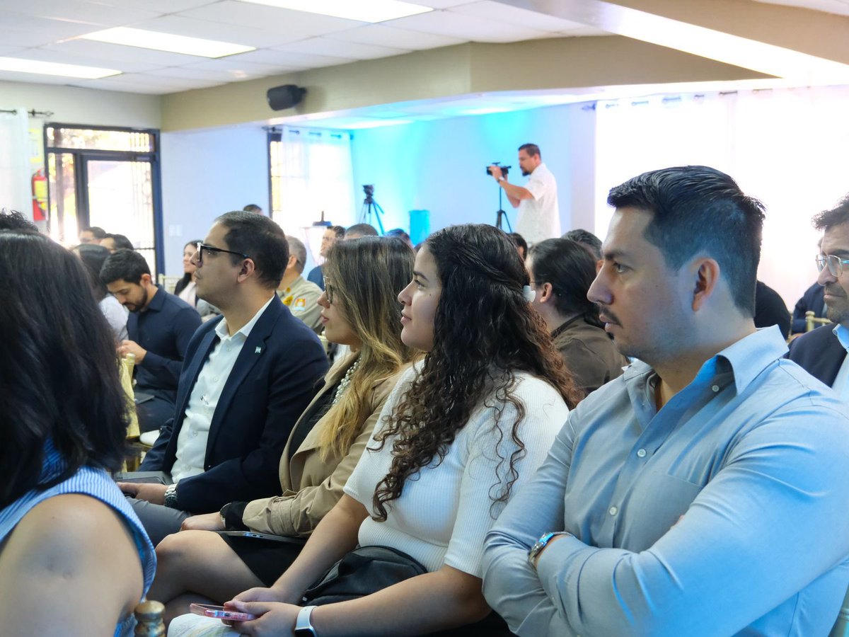CREE_HONDURAS's tweet photo. El Comisionado de la CREE, Ing. Leonardo Deras, junto con los Directores de Planificación y Coordinación de la Gestión, Fiscalización, y colaboradores de la Comisión, participaron en el cierre del proyecto de Cooperación Triangular: Promoción de la Movilidad Eléctrica en Honduras, liderado por la Secretaría de Energía y financiado por el Ministerio Federal de Cooperación Económica y Desarrollo de Alemania (BMZ) y la Agencia Alemana para la Cooperación Internacional (GIZ).