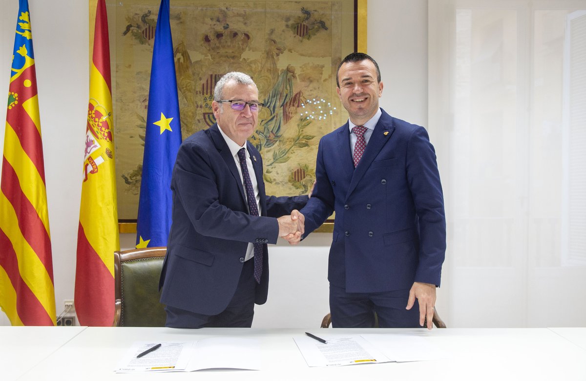 dipvalencia's tweet photo. 🏛️📍 La @dipvalencia i el @mitecogob firmen el conveni per a crear un Centre d'Innovació Territorial en Aras de los Olmos.

📄🫱🏻‍🫲🏼 @Vicente_Mompo_ i Paco Boya formalitzen la creació del primer espai d'estes característiques en la província de València.

➕ℹ️ https://t.co/GiM4DwfGf1 https://t.co/YwEHzk8qyL