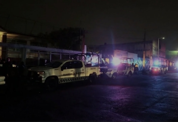 cdmxof's tweet image. 😰🚔4sesin4n a dos trabajadores de una gasera y un perro en la colonia Villa de las Palmas en el municipio de #AtizapánDeZaragoza #Edomex. Los responsables huyeron del lugar a bordo de un auto y una motocicleta.