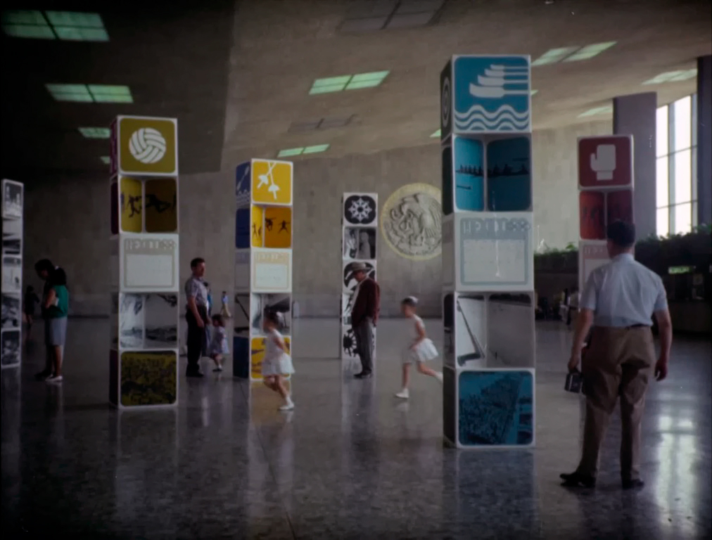 ArchivoSofree's tweet photo. Excelente jueves para tod@s!
Un grupo de personas observa la señalética elaborada para los Juegos Olímpicos de México en el vestíbulo de la estación central de #Buenavista en la Ciudad de México (1968)
#TrenSuburbano #NdeM #FNM https://t.co/D7JoZkoyGu