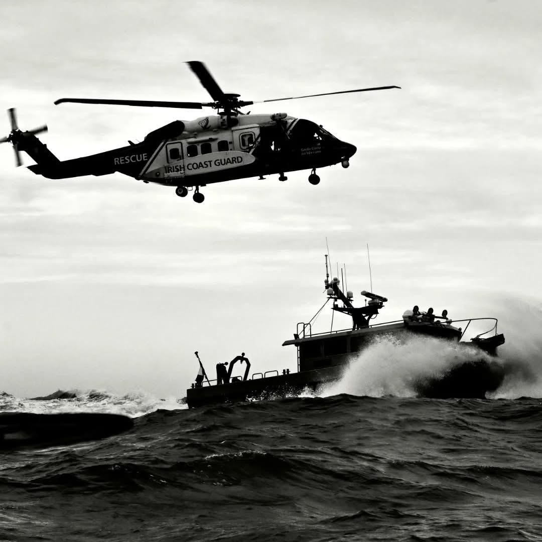 dfreserve's tweet photo. Winching Exercise with @naval_service Reserve Motor Launch Fionnghuala. Reservists practising key skills with other services #parttimefullon #strengthenthenation #bemore https://t.co/86oFdosl1V