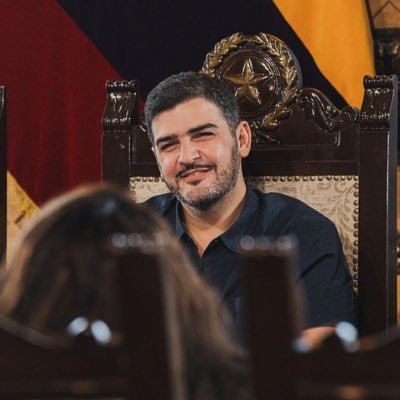 ElEspartanoEc's tweet photo. 🎤l El alcalde de Guayaquil, en lugar de asumir con firmeza su responsabilidad, elige pedir disculpas con un acróstico infantil. https://t.co/luFu0kufhD