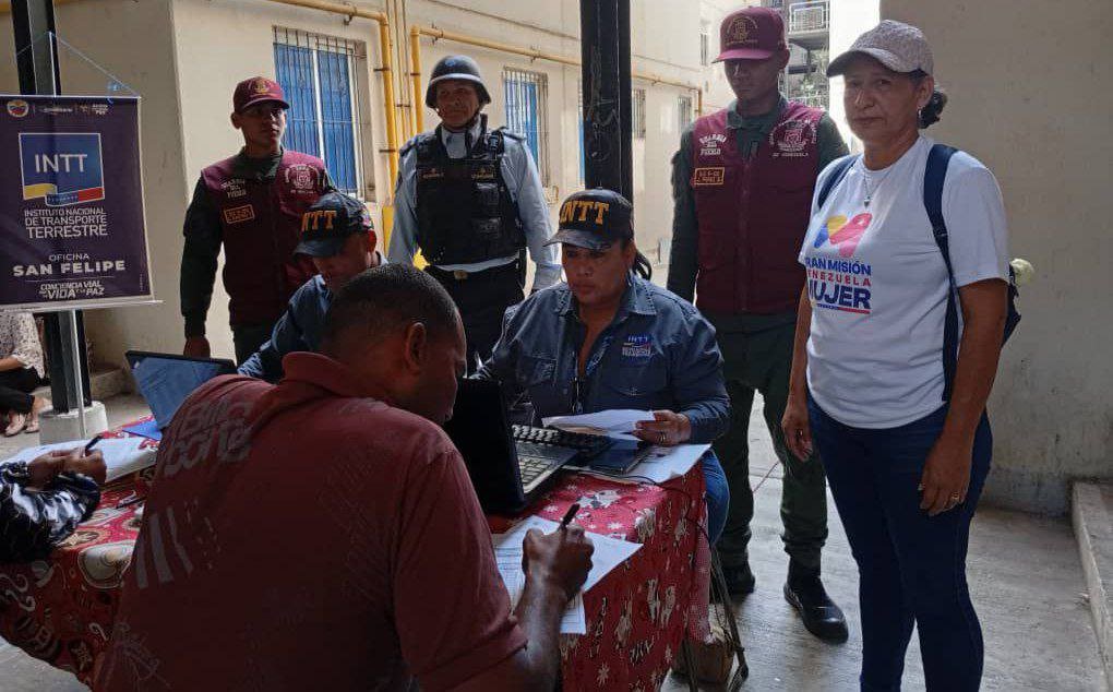 InttContigo's tweet photo. En el estado Yaracuy, el #INTT San Felipe lleva a cabo operativos de Licencias de Conducir y renovación en la sede del Consejo Comunal Manuelita Sáez, ubicada en la Ciudadela Hugo Rafael Chávez Frías, así como también en la Alcaldía del municipio Manuel Monje del esdo Yaracuy https://t.co/wNfCQuY0NE