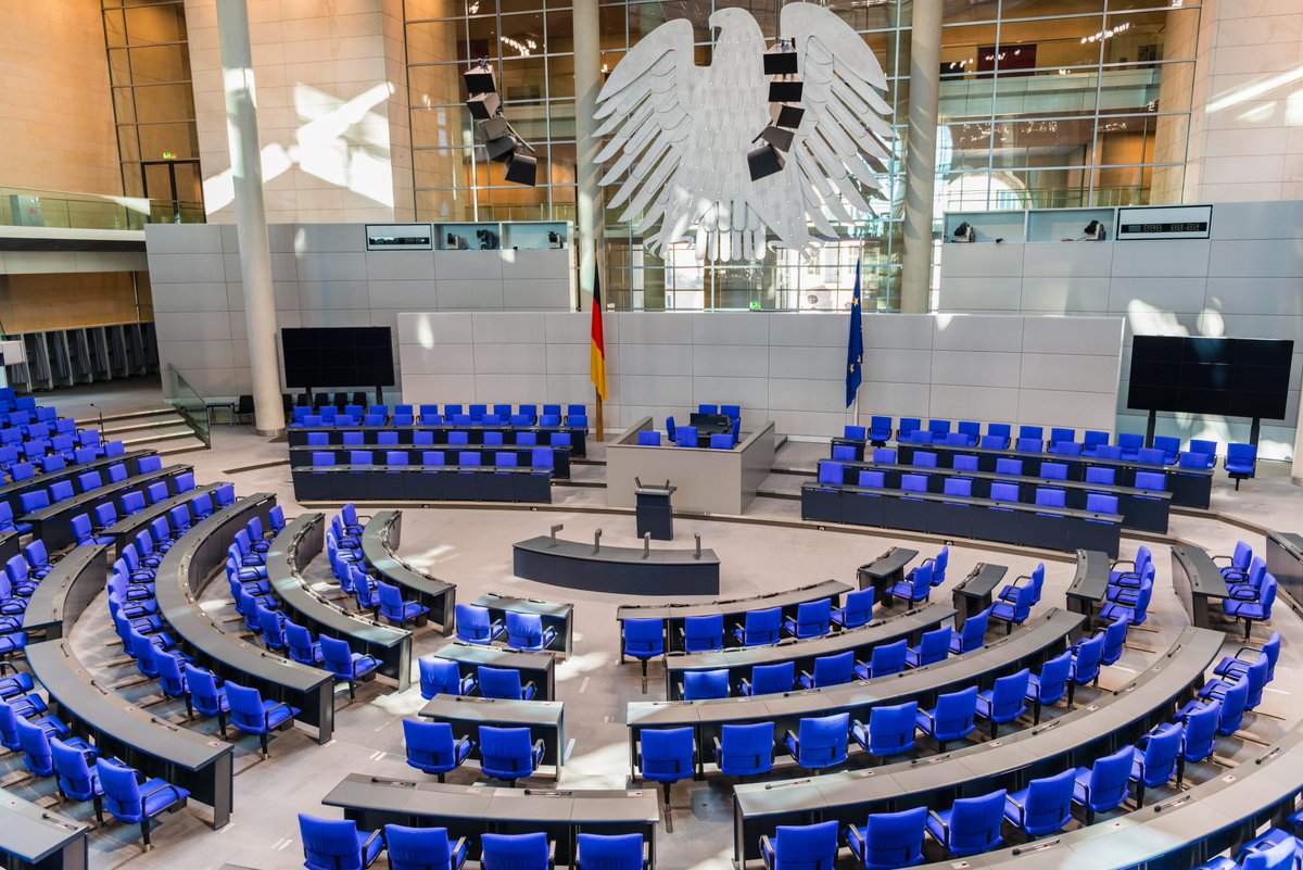 DOSB's tweet photo. Am Sonntag ist #Bundestagswahl – was bedeutet das für den Sport? 

Welche Pläne haben die Parteien für Sportförderung, Ehrenamt und Olympia? Wir haben die Wahlprogramme analysiert &amp; die wichtigsten Punkte zusammengefasst.

➡️Jetzt nachlesen: https://t.co/gaoZpFn2C2 https://t.co/PCtbprHntk