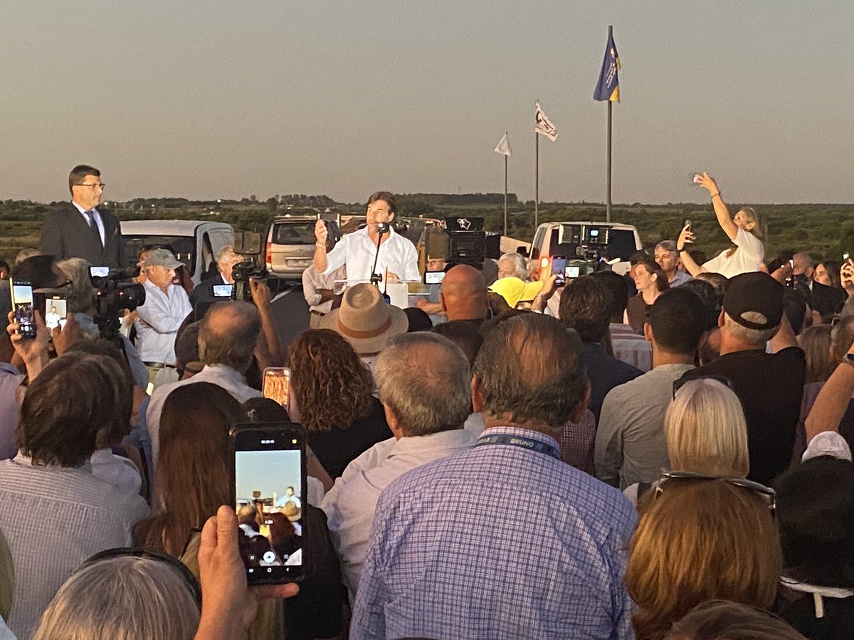 MarceTamborini's tweet photo. Acompañamos a nuestro Presidente @LuisLacallePou en la inauguración de Ruta 6 Bypass de San Ramon !
Una obra muy importante para toda la zona que se suma a las tantas que se inauguraron en  Canelones por este gobierno .
Felicitaciones y gracias Presidente !! https://t.co/9XCPJ9RGFd