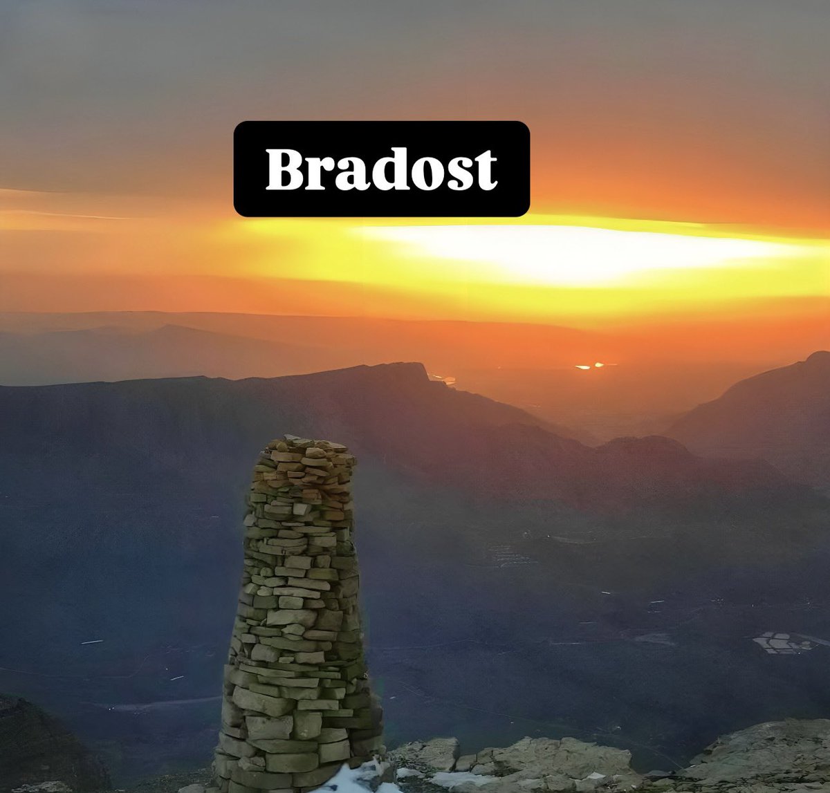 Duhok_Buzz's tweet image. 2️⃣ Mountains stand tall, unshaken by storms—just like these Kurdish names that carry their legacy. 🌿 🧗 🏔️ #KurdishHeritage #StrongNames 
⬇️