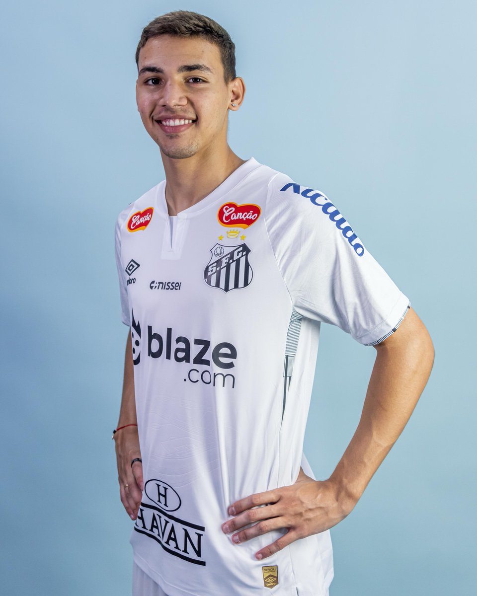 SantosFC's tweet photo. A saudade de vestir o #MantoSagrado já estava gigantesca. Bem-vindo de volta, Presida! ⚪⚫ https://t.co/MJ9q6NI2a6