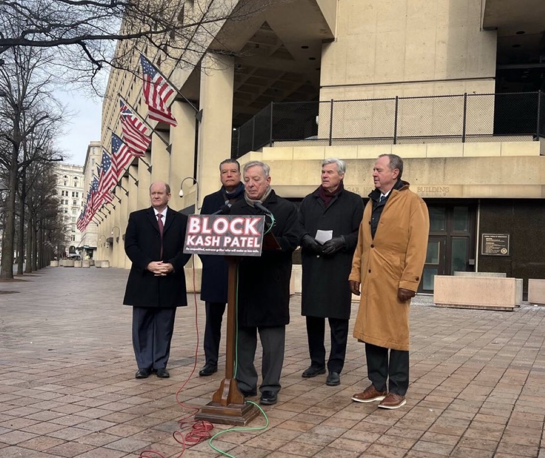 CarolinaOuest's tweet image. This HAS to be a humiliation ritual. 😂   #Treason #PanicInDC