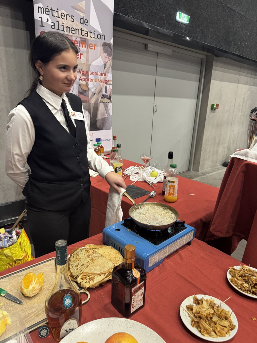 AMY Laurence tweet media