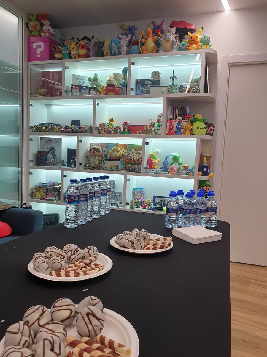 thunder_zebra's tweet image. Today we presented The Zebra-Man in the @NintendoES showroom! I didn't even know what I was saying due to lack of sleep, but everyone was so nice and definitely has been an improvement to this ugly week ^^