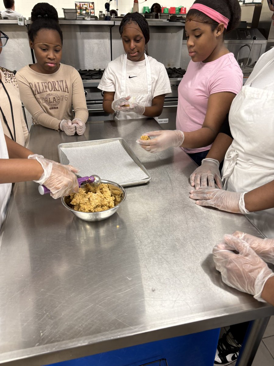 L2IC (@l2ic_cate) on Twitter photo 4th graders at <a href="/CayceGriffins/">Cayce Elementary</a> put their green thumbs to work this year, growing their very own carrots from seed!
To celebrate their hard work, they teamed up w/ Culinary Arts to turn their fresh carrots into carrot cake pops! a perfect blend of science, teamwork, & creativity. 4th graders at <a href="/CayceGriffins/">Cayce Elementary</a> put their green thumbs to work this year, growing their very own carrots from seed!
To celebrate their hard work, they teamed up w/ Culinary Arts to turn their fresh carrots into carrot cake pops! a perfect blend of science, teamwork, & creativity.