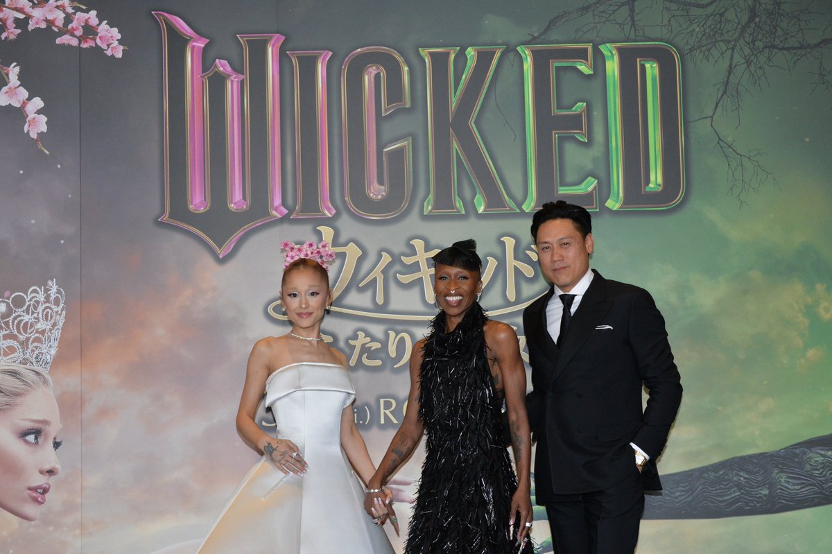 wickedmovie's tweet photo. An unforgettable night for the Wicked premiere in Japan! 💚🩷 https://t.co/fsOJnXBMbU