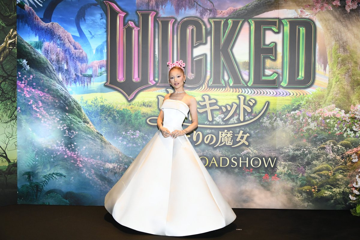 wickedmovie's tweet photo. An unforgettable night for the Wicked premiere in Japan! 💚🩷 https://t.co/fsOJnXBMbU