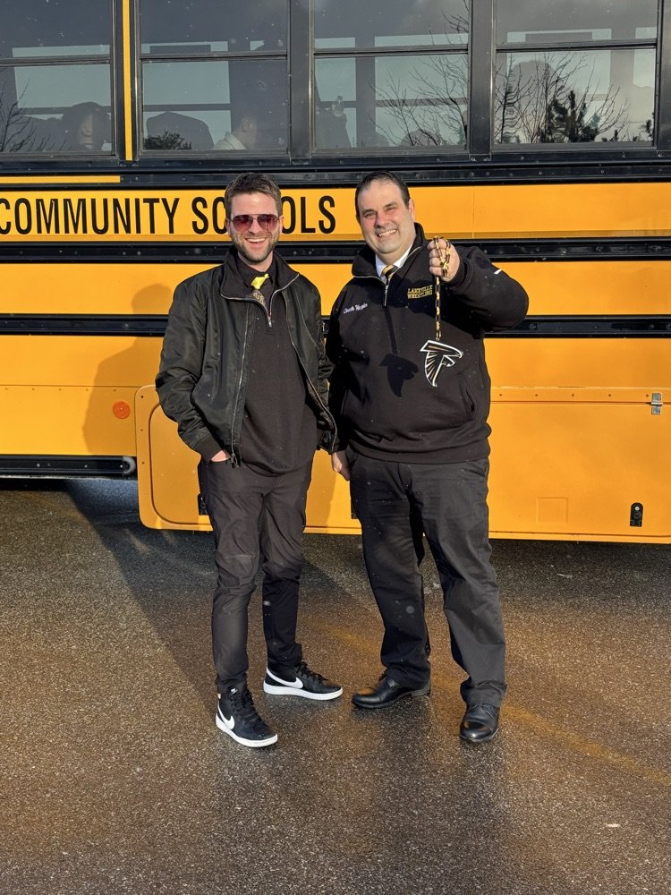 LkVlFalconPride's tweet photo. Sending our boys off to the State Tournament!!! Falcon Proud!! Bring it back to LakeVille!! https://t.co/8diS8WLRCd