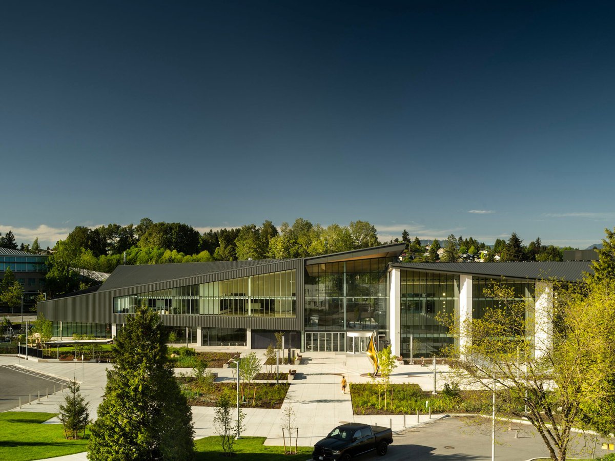 Archello's tweet image. Canada’s first Zero Carbon-certified aquatic centre, təməsew̓txʷ by @hcma, pioneers sustainable design with a gravity-fed filtration system, mass timber elements, and LEED Gold-targeted performance. 
buff.ly/4jr9roW

#SustainableDesign #MassTimber #InclusiveArchitecture