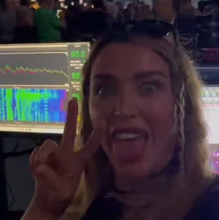 SwannKelvin's tweet image. LOOK WHO&apos;S HERE! 😝✌️
#Kylielove💎 #Dannii💖♥️💖