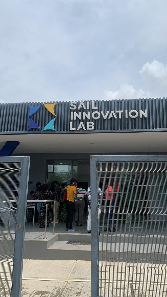 thecanvageek's tweet image. #Canva #CanvaClass #DesignForEveryone #SmallBusinessGrowth #UnlockYourCreativity #TheCanvaGeek #IkoroduEvents #LearnCanva #DesignMadeEasy 

Join the community here to find out the next free canva class, go to bit.ly/freecanvaclass… its free!