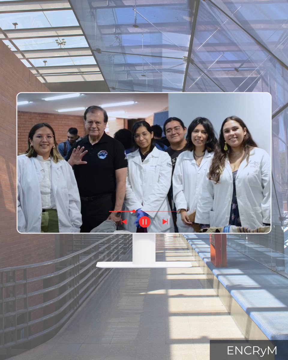 ENCRyM's tweet image. En el Seminario-Taller de Restauración de Textiles de la #ENCRyM, estudiantes trabajaron en la #conservación del traje espacial del astronauta canadiense #ChrisHadfield, el cual ya fue entregado al Sr. Mario Arreola, de la @AEM_mx.