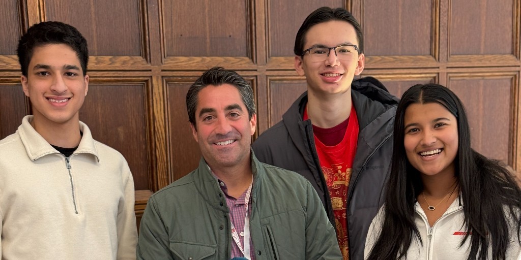 uchicagolab's tweet image. Earlier this month, Andy Rosenband '99 (also a Lab parent) returned to U-High as a Maroon Mentor to share about his his journey from MLS player to CEO. About 30 students attended, asking thoughtful questions about career transitions, entrepreneurship, and leadership. #LabAlum