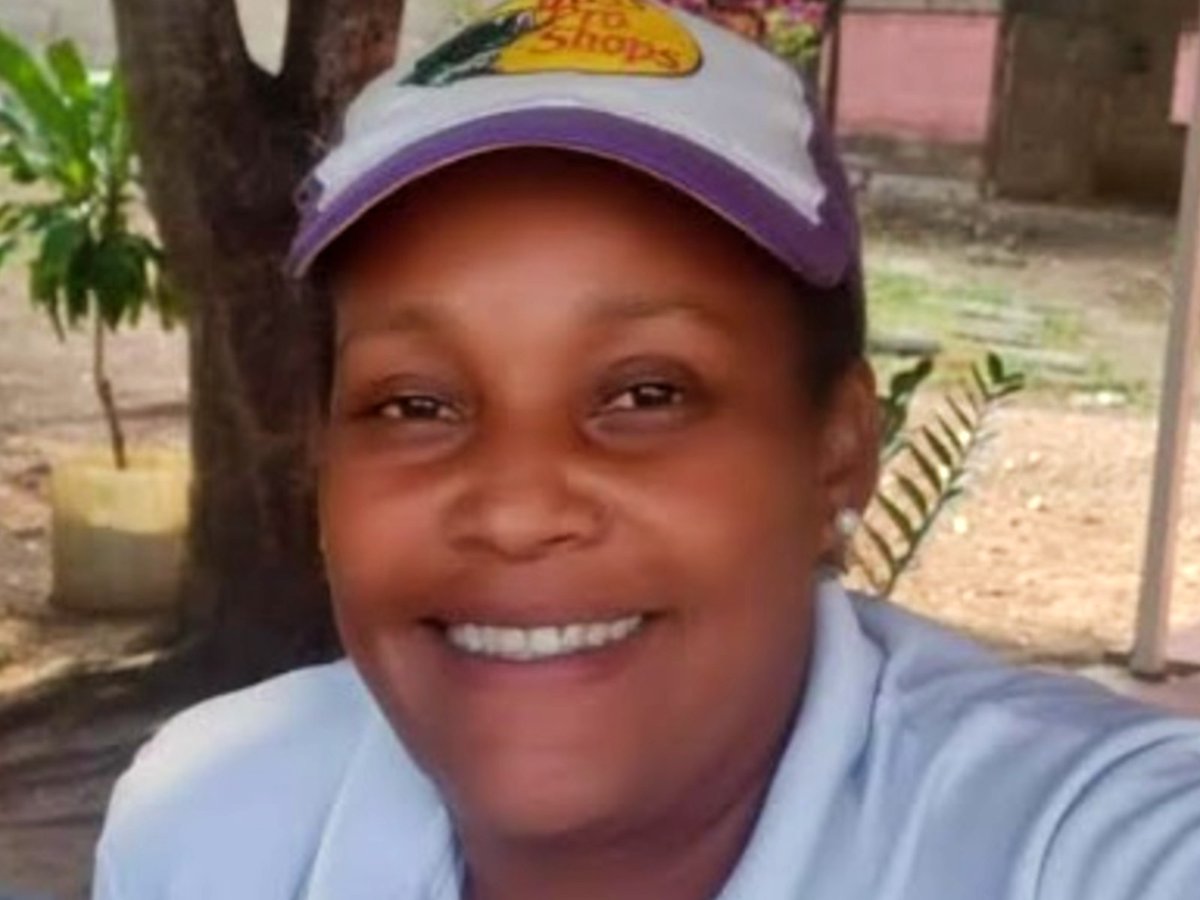 A través de un mensaje publicado en la red social X, Editson Quintero, hijo de Mayra Castro, de 47 años, —presa política desde el 2 de agosto de 2024—, denunció que su madre se encuentra recluida en condiciones inhumanas y que su vida corre peligro  cada día que pasa.