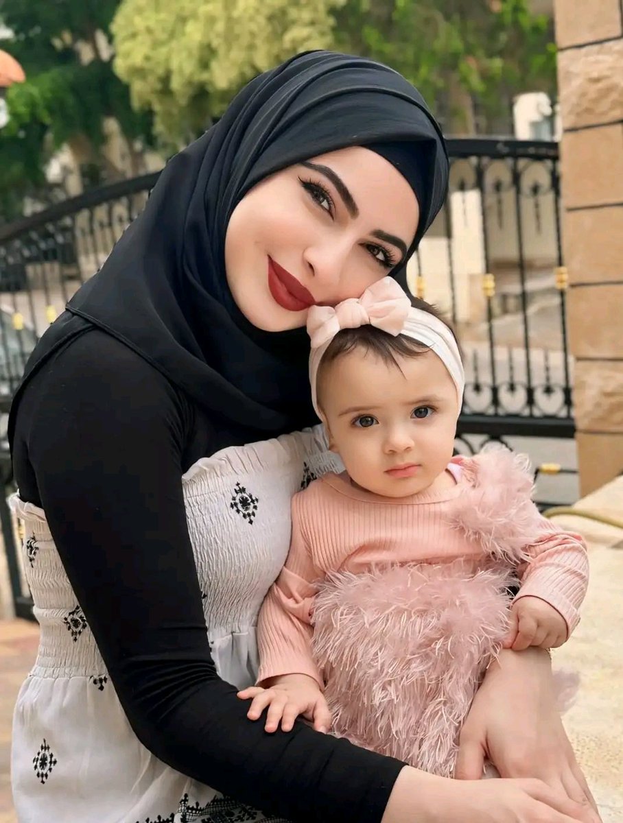 صباح الخير 🕊
معا عبير الزهور وعطر الرياحين 🕊
اقول لكم🕊
  🌼جمـــــــــــعة مبــــــــاركة🌼
اللهم صلِّ وسلم على سيدنا محمد🌼
عطر الله جمعتكم بالصلاة على النبي 
🕊
نجلاء باوزير