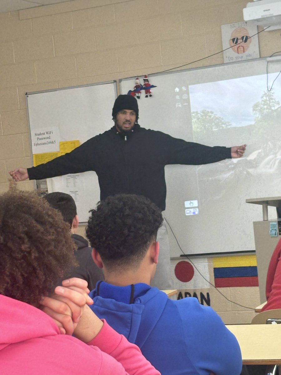 Thank you Willie for coming out on your last day back home to talk to our players about being elite at the college and pro levels. Good luck this season!