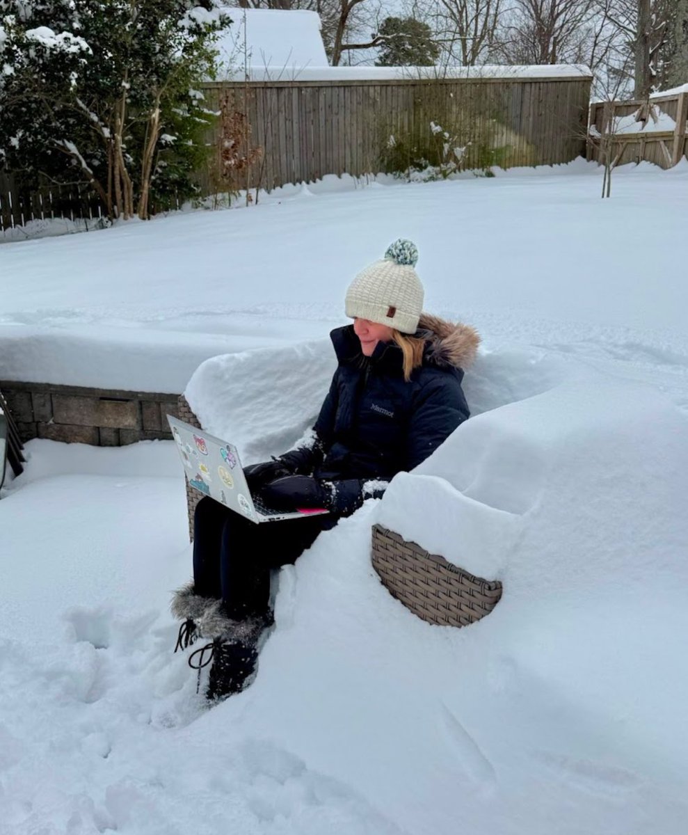 While students enjoy a cozy asynchronous learning day, teachers like Ms. Kalams take “work from home” to the next level! ⛄️💻 Who needs an office when you have a snowbank?