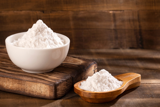 ThinkLikeMax's tweet photo. Le bicarbonate de soude – Le médicament le plus polyvalent au monde 🧪

On vous fait croire qu'il est réservé à la cuisine...

Mais ce simple ingrédient peut accomplir des merveilles pour le corps humain.

Voici 8 façons d'utiliser le bicarbonate pour améliorer votre santé :