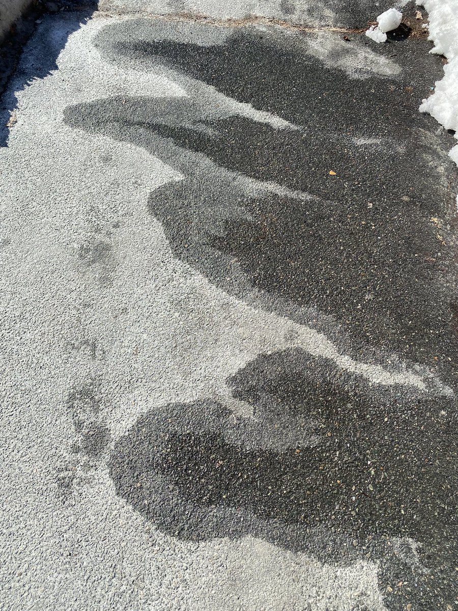 TismaMilos's tweet image. What is actually happening here?? 🤔
There is a long drying front between the wet and fully dry concrete (light gray).
And this is not present in the next street… (2nd pic)
(the side walks are covered in salt, is this it?)
#Chemistry #water #science