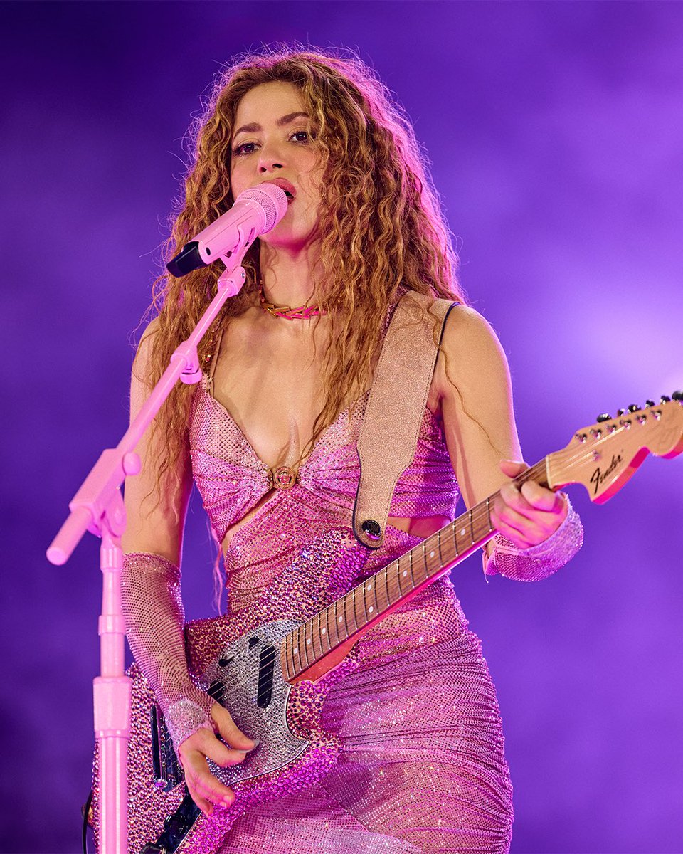🧵 ¿Por qué Shakira eligió Brasil para iniciar su gira mundial? 🇧🇷✨

Tras 7 años, la estrella colombiana regresó con dos conciertos inolvidables en Río y São Paulo, dando inicio a la gira más grande de su carrera.

Pero, ¿por qué empezó aquí y no en otro país?

Acá te cuento 👇