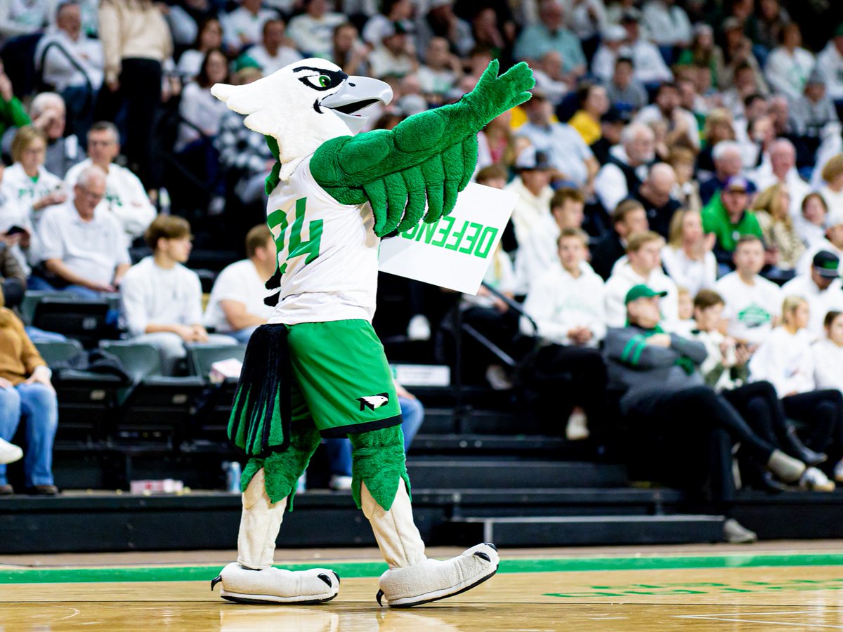 Calling all UND fans! 📢  

💚 UND Fan Luncheon Friday, 2.21
📍 Alerus Center | Ballroom No. 5
🕜 Lunch at 11:30a.m.
➡️ Admission is $15 (cash only). 

Enjoy lunch, hear updates from coaches and university leaders, and get ready to cheer on the Hawks! 🎉