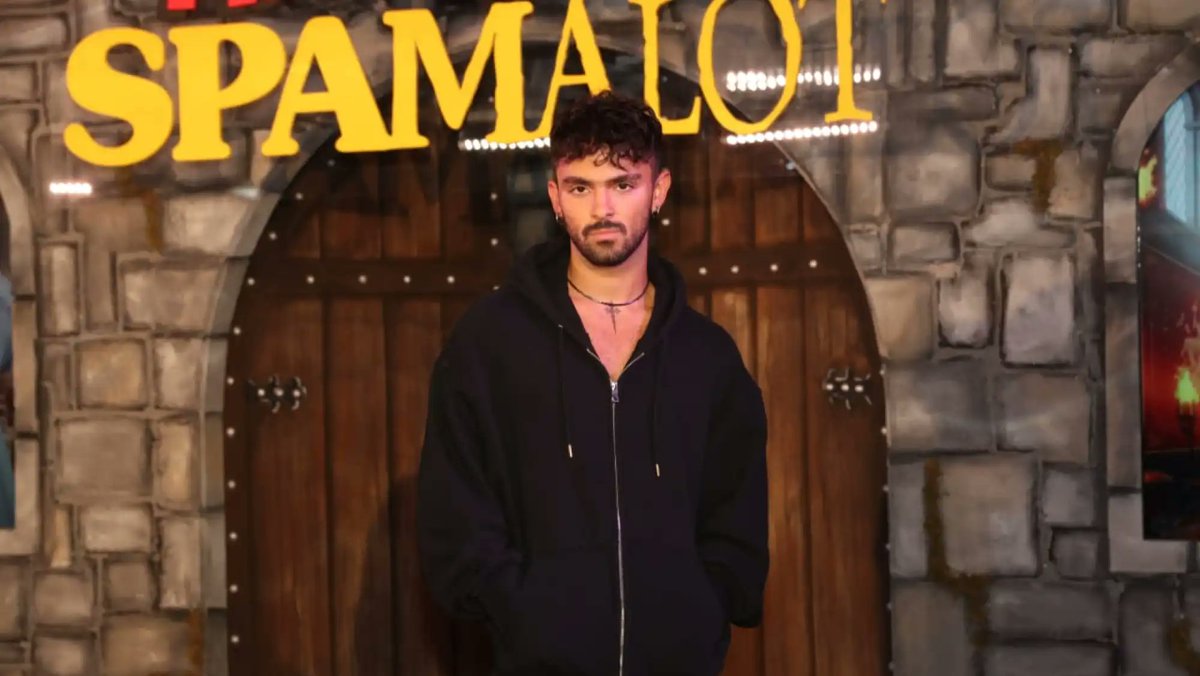 Jorgedd_11's tweet image. Joaquin en la alfombra de #Spamalot para la página de TvyNovelas 🎭📸 &amp;gt;tvynovelas.com/famosos/fotos-… #JoaquinBondoni