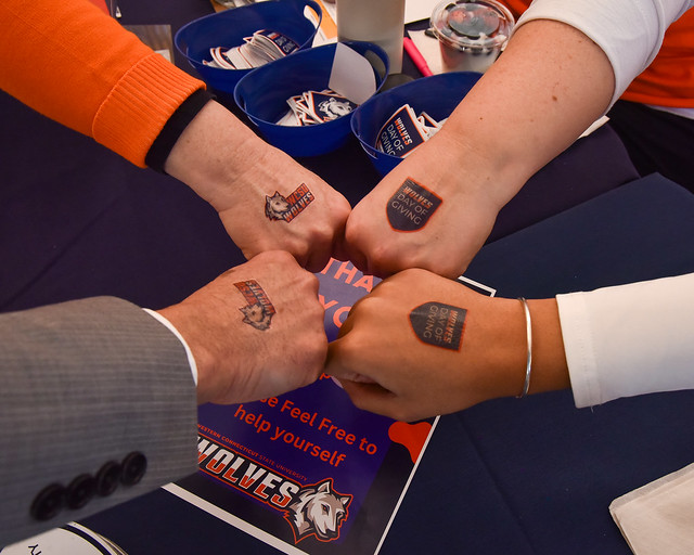 Some photos from this morning's Wolves Day of Giving activities can be found here: flickr.com/photos/westcon…