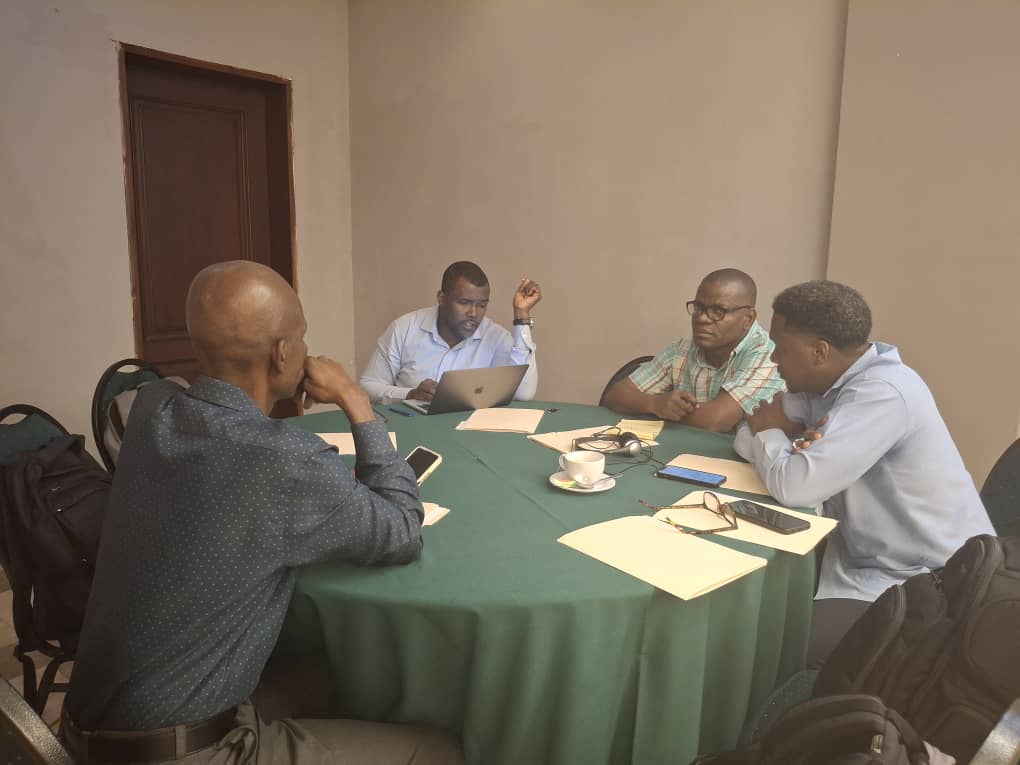 10-21 février,21 pers(3 femmes) issues du <a href="/MENFP_Education/">MENFP Education Haiti</a> <a href="/unesco_haiti/">UNESCO Haïti</a>,Progettomondo,ont contribué à l'élaboration d'un module d'éducation à la citoyenneté pour les élèves du niveau fondamentale,les formateurs et les professeurs des écoles publiques et privées <a href="/UNPeacebuilding/">United Nations Peacebuilding</a>