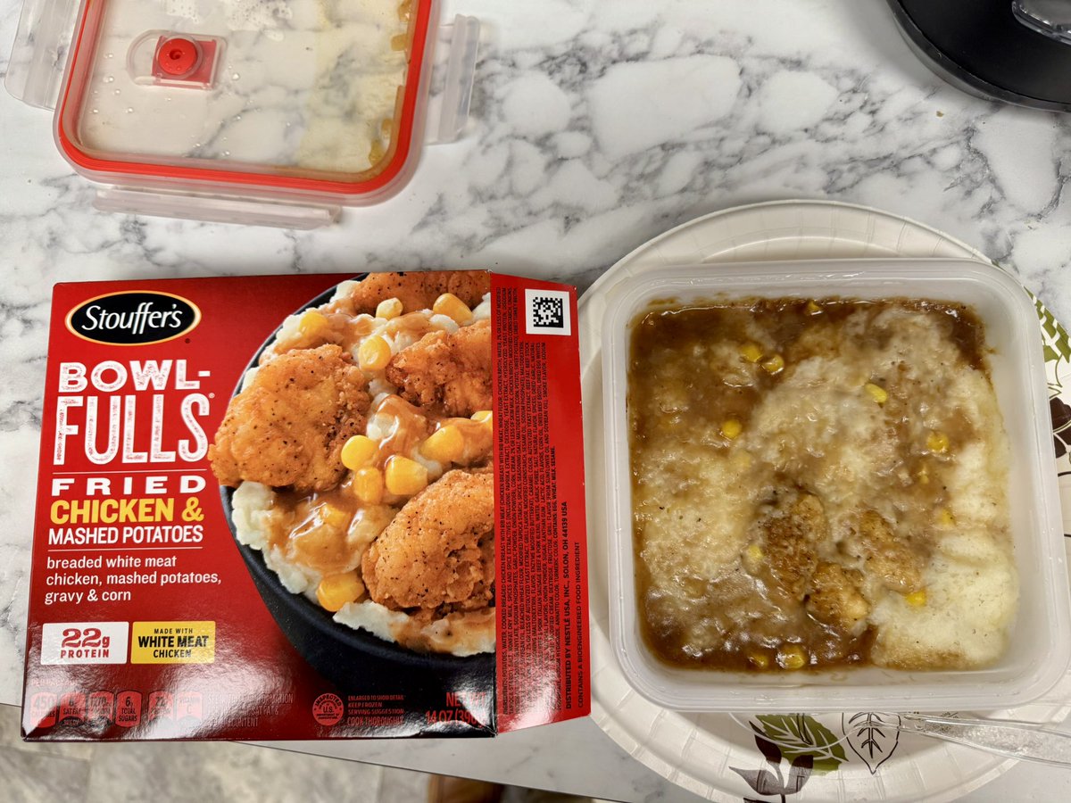 akrowdy419's tweet photo. Hey @stouffers what is this?! Lol https://t.co/I93jpRo2Bz