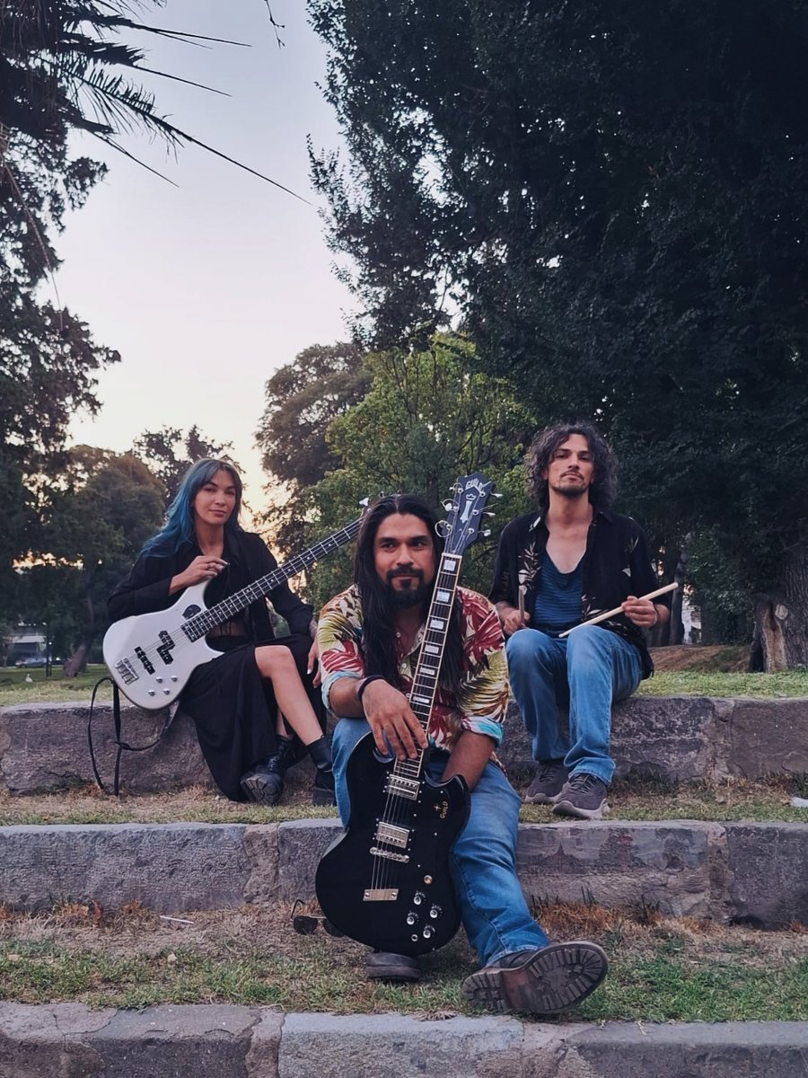 TEMPLO DE CHIVOS ANUNCIA SU NUEVO SINGLE Y EP: “RITUALES DE LA SABANA”
La banda de stoner metal Templo de Chivos anuncia el lanzamiento de su nuevo single “Rituales de la Sabana”, tema que da nombre y completa su esperado segundo EP.
klandestine.cl/v2/2025/02/tem…